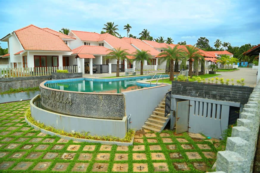 Felycity Riverine villa row and central pool